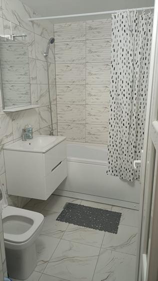 Apartament cu 3 camere decomandat în Exterior Vest