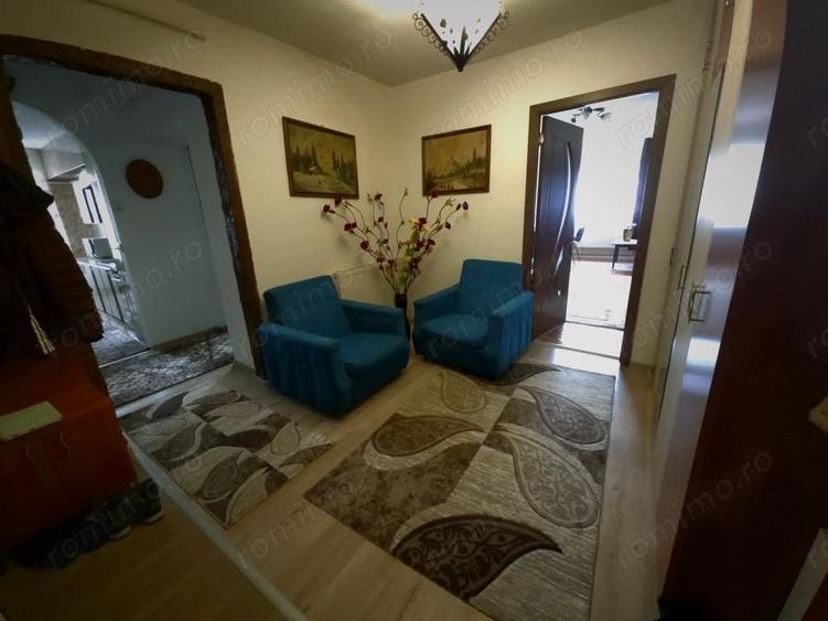 Apartament cu 4 camere semidecomandat în Central