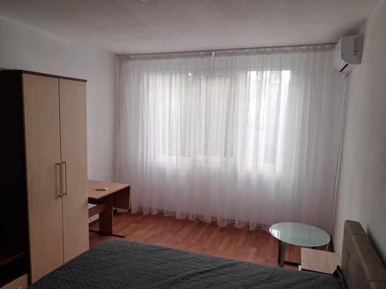Garsonieră decomandată în Central