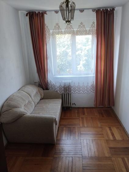 Apartament cu 3 camere decomandat în Lidia