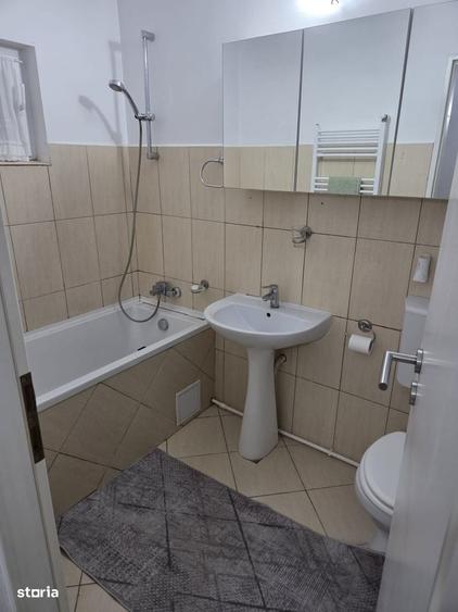 Tomis Nord-Calinescu, 2 camere decomandate, balcon, beci, liber, neg. - 4