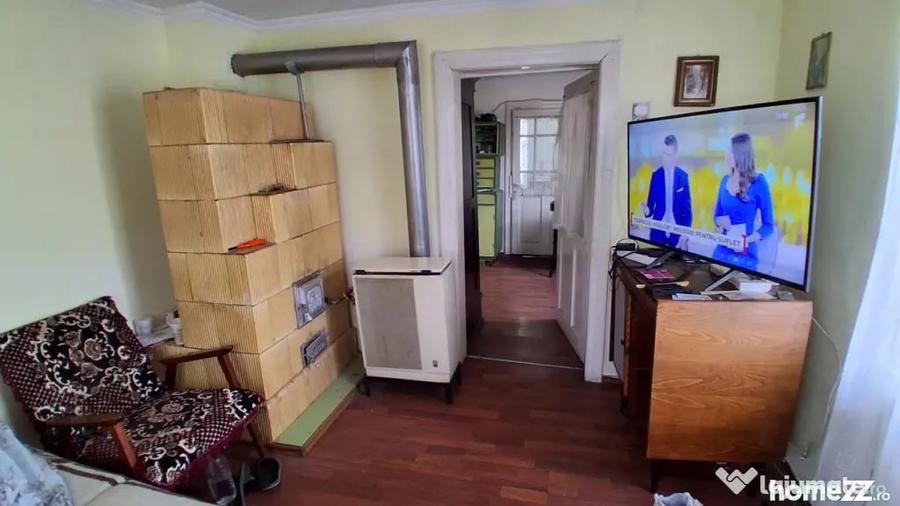 Casă cu 4 camere cu Teren 1600 Mp în Central