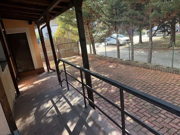 Casă cu 4 camere în Ștefănești