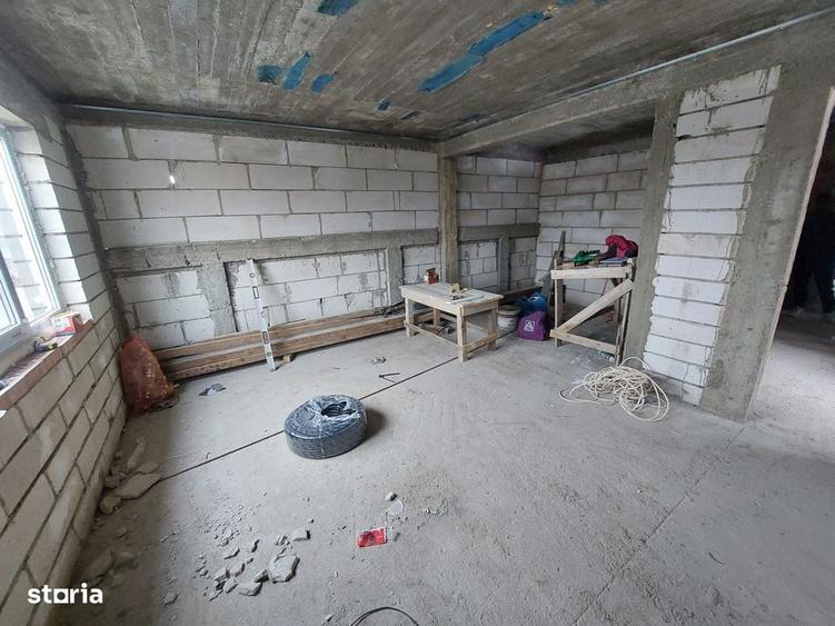 Casă cu 4 camere în Priseaca