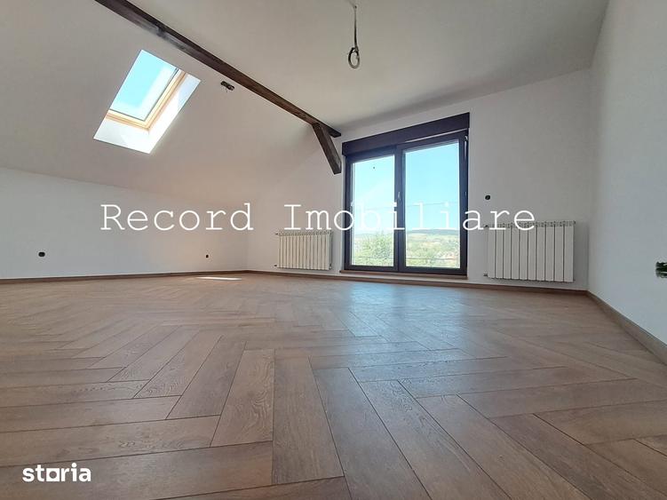 Casă cu 6 camere cu Teren 227 Mp în Gruia