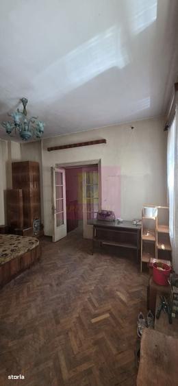 Casă cu 4 camere în Central