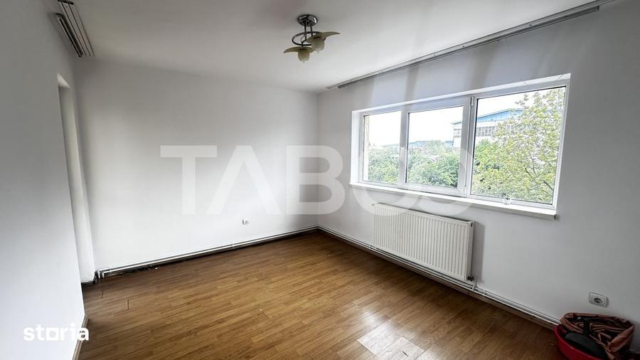 Apartament cu 3 camere decomandat în Trei Stejari