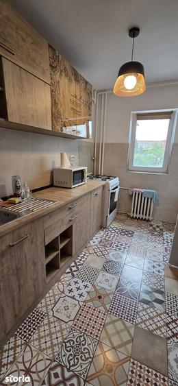 Apartament cu 3 camere decomandat în Circumvalațiunii