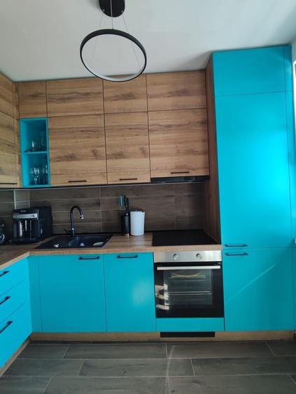 Apartament cu 3 camere semidecomandat, mobilat în Dumbrăvița