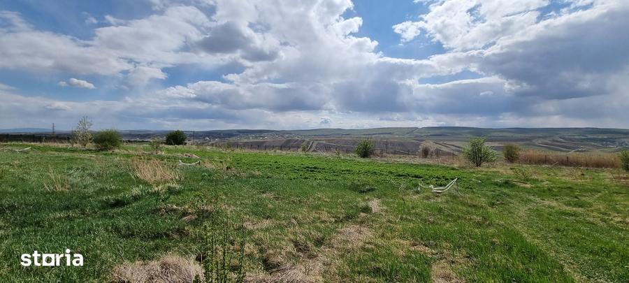 Teren de 2200 mp, în Mihai Eminescu