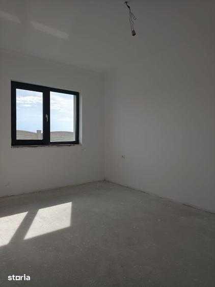 Casă cu 4 camere cu Teren 500 Mp în Săbăreni