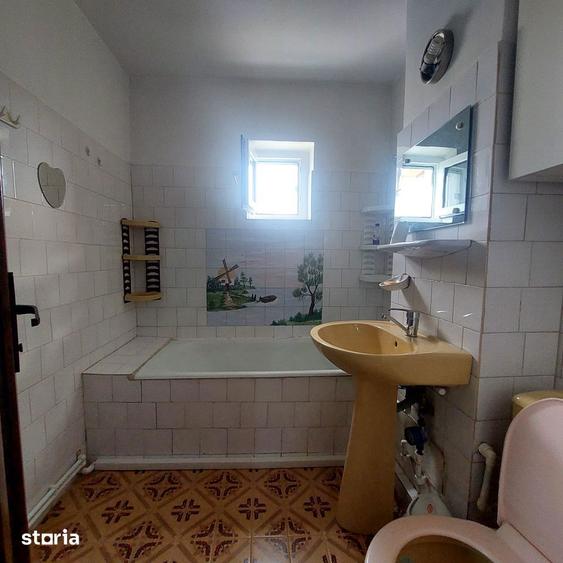 Apartament cu 3 camere decomandat, mobilat în Micro 17