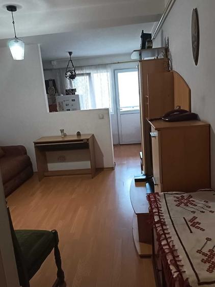 Apartament cu 2 camere decomandat în Nicolina