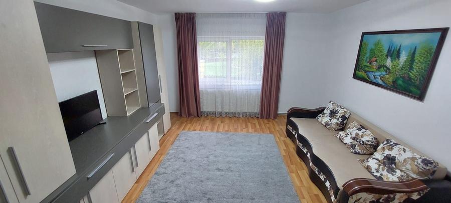 Apartament cu 3 camere decomandat în Drumul Carului