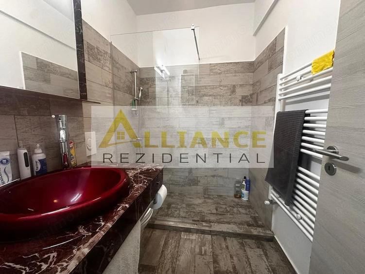 Apartament cu 3 camere semidecomandat în Berceni