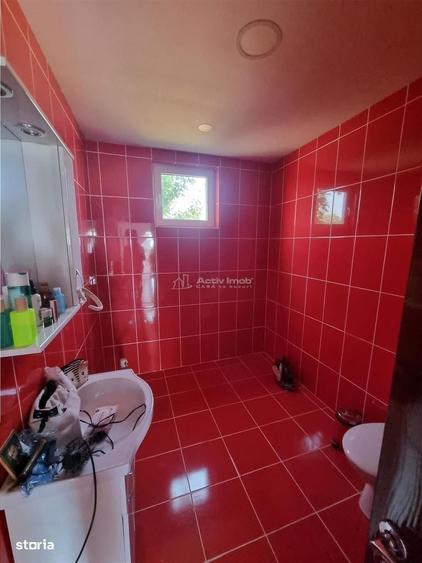 Casă cu 4 camere decomandat în Nanov