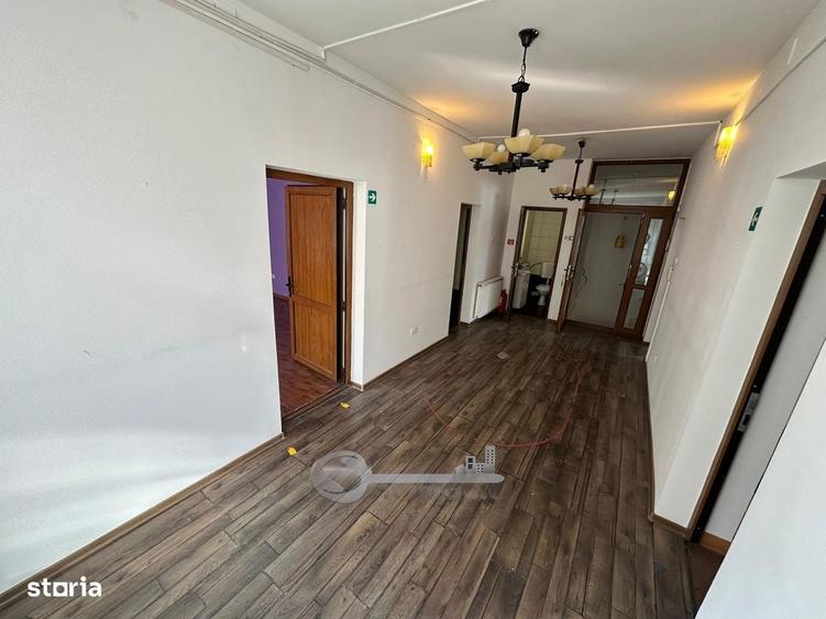 Casă cu 4 camere în Central