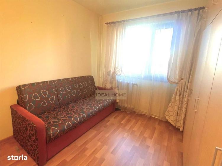 Apartament cu 3 camere semidecomandat în Alexandru cel Bun