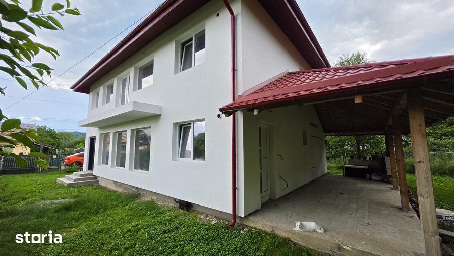 Casă cu 6 camere cu Teren 700 Mp în Breaza
