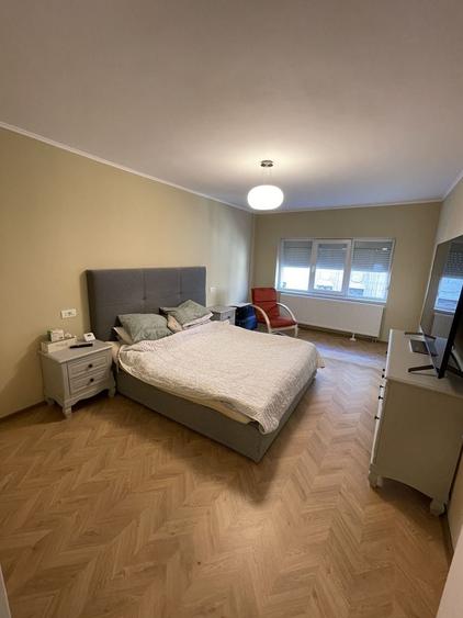 Piața Sf. Gheorghe | Decomandat | Renovat | Centrală proprie | Boxă 16 mp - 10