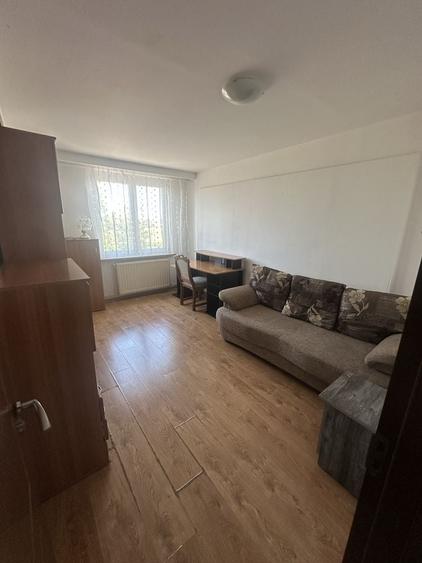 Apartament cu 4 camere decomandat în Popoveni