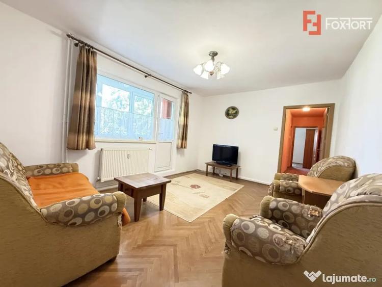 Apartament cu 3 camere semidecomandat în Dacia