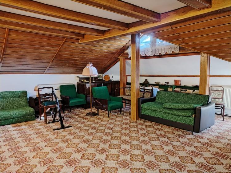 Apartament cu 4 camere decomandat, mobilat în Central
