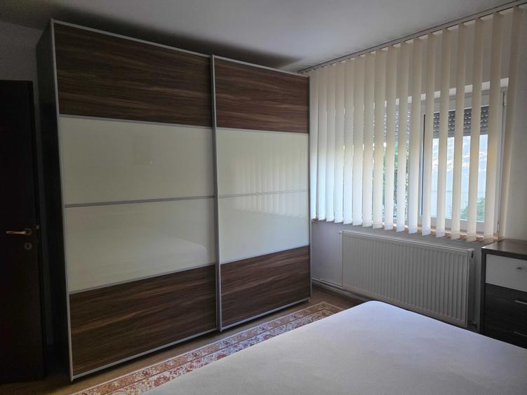 Apartament cu 3 camere decomandat, mobilat în Drumul Sării