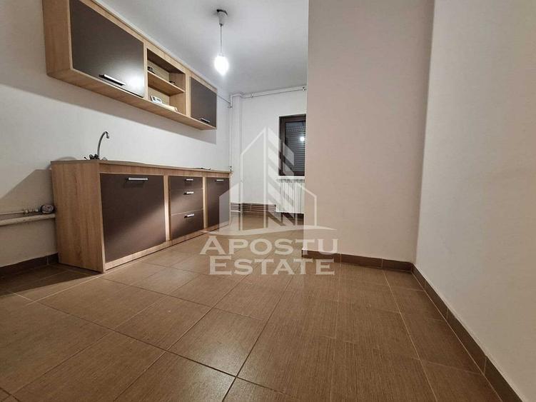Apartament cu 3 camere decomandat, mobilat în Banu Mărăcine