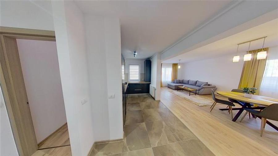 Apartament cu 2 camere decomandat în Tractorul