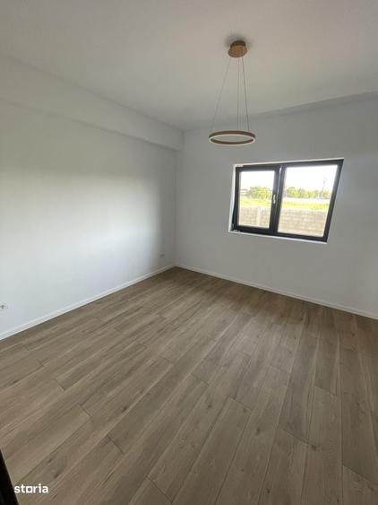 Casă cu 4 camere cu Teren 425 Mp în Domnești