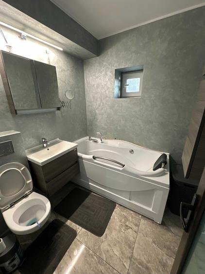 Apartament cu 4 camere decomandat în Central