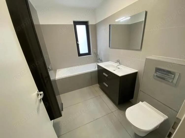 Apartament cu 3 camere semidecomandat în Dumbrăvița