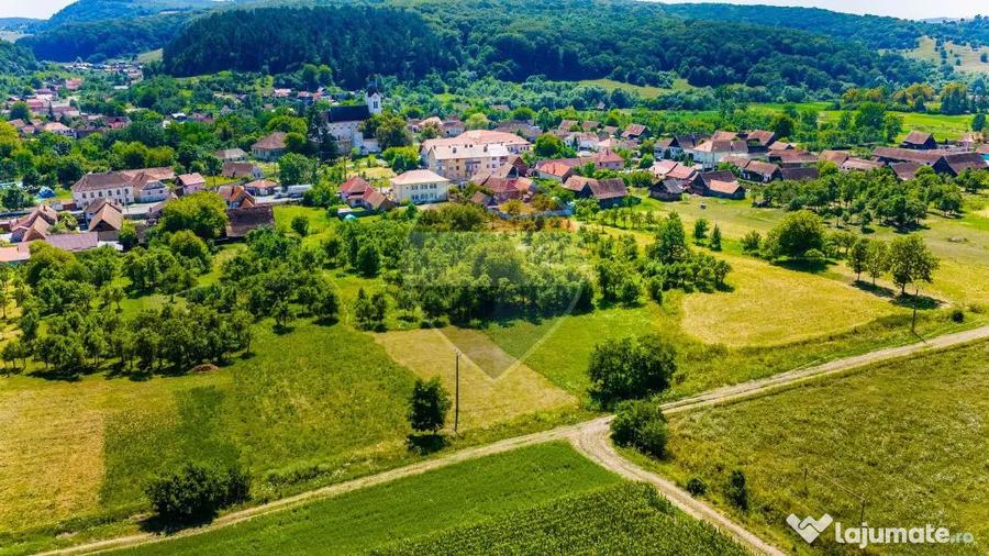 Casă cu 6 camere cu Teren 2794 Mp în Bunești