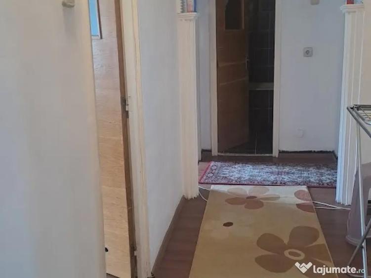 Apartament cu 3 camere decomandat în Frații Golești