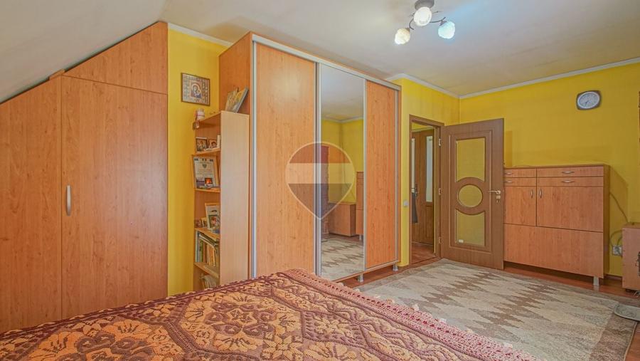 Casă individuală cu 7 camere cu Teren 533 Mp în Purcăreni