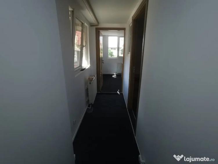 Casă cu 4 camere cu Teren 200 Mp în Apărătorii Patriei