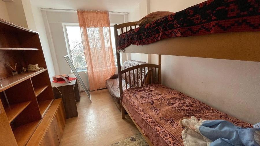 Apartament cu 3 camere decomandat în Spitalului