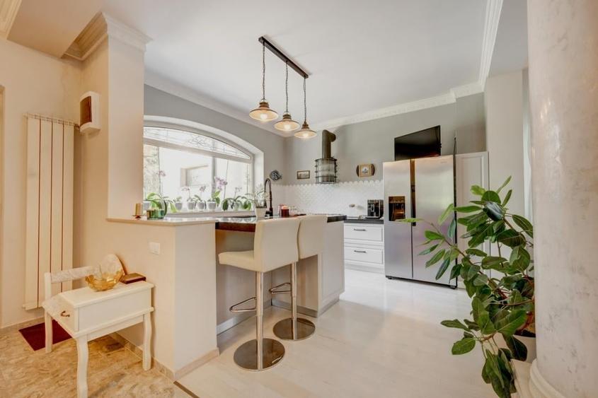 Casă cu 6 camere cu Teren 450 Mp în Băneasa
