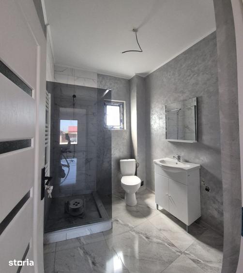 Casă cu 5 camere cu Teren 200 Mp în Lumina