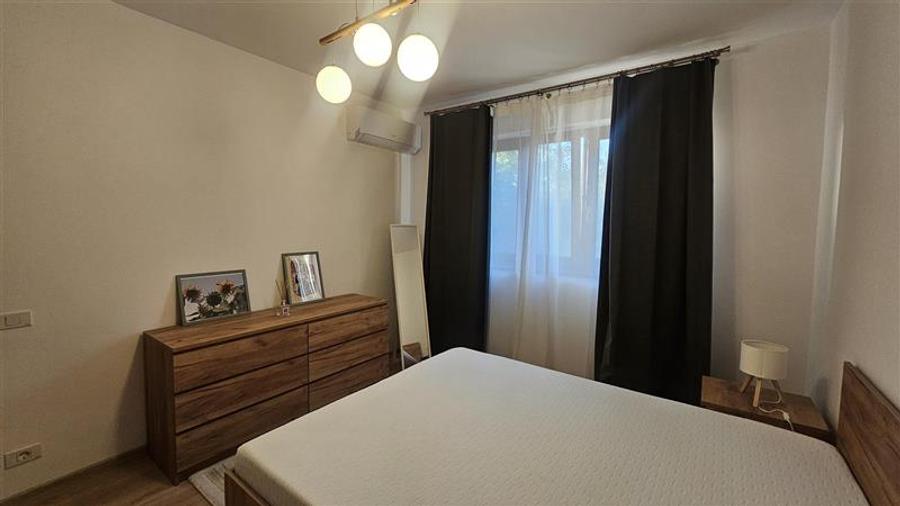 Apartament cu 2 camere semidecomandat, mobilat în Pajura