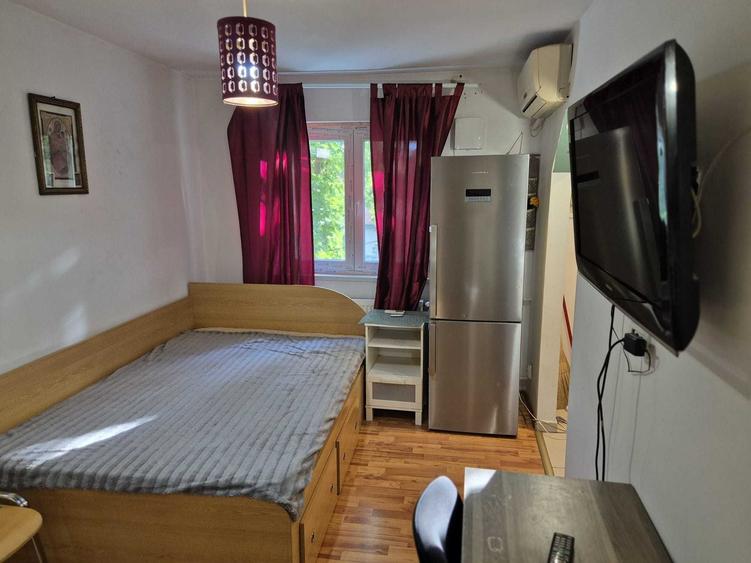 Particular inchiriez garsoniera zona Piata Alba Iulia - 270 euro - 3