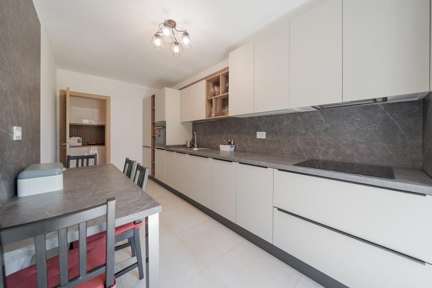 Apartament cu 3 camere decomandat, mobilat în P-ta Presei Libere