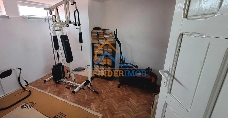 Casă individuală cu 10 camere cu Teren 203 Mp în Rahova