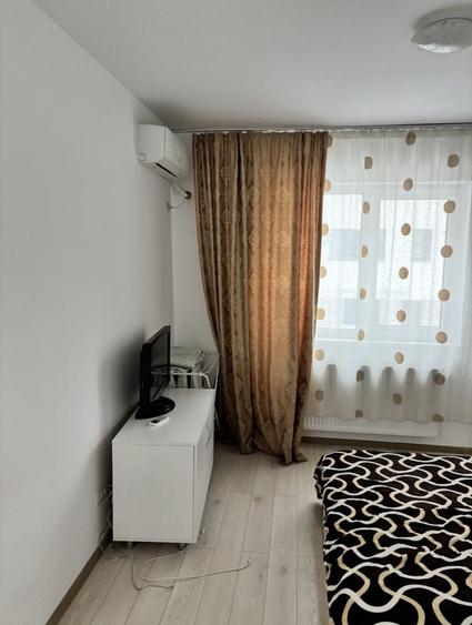 Garsonieră decomandată în Roșu