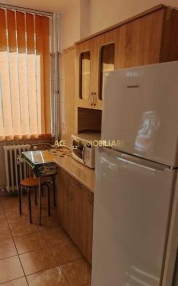 Apartament cu 2 camere semidecomandat, mobilat în Drumul Taberei