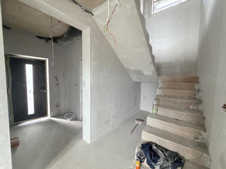 Duplex cu 4 camere cu Canalizare în Moșnița Nouă