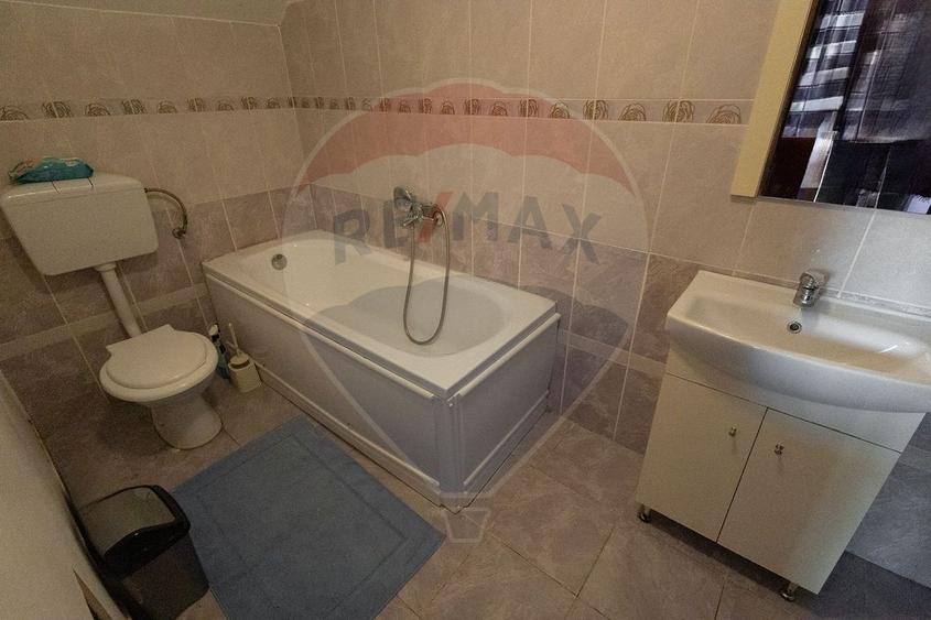 Casă individuală cu 6 camere cu Teren 266 Mp în Șagului