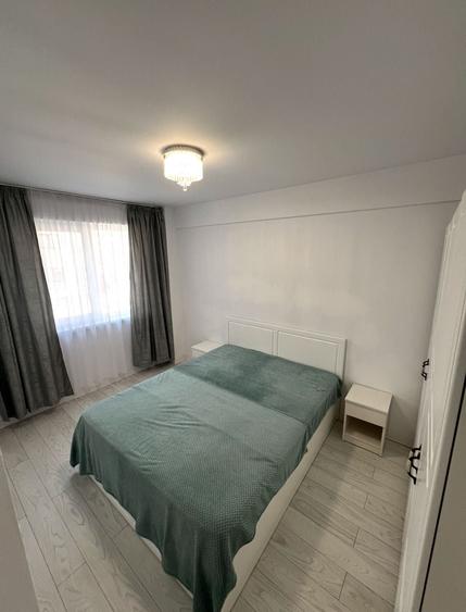 Apartament cu 3 camere decomandat în Valea Adâncă