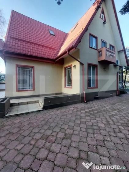 Casă cu 7 camere cu Teren 3800 Mp în Albert